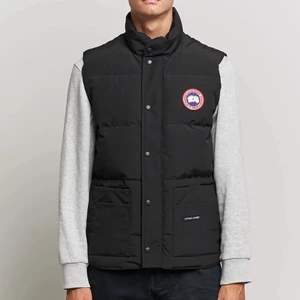 Canada goose väst - Kan gå ner i pris vid snabb affär, kom dm