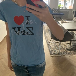 Zadig tröja  - säljer min oanvända Zadig tröja köpt på Plick💓 den har inga defekter och är jättefin men den passar inte med någon av mina kläder tyvärr , kontakta vid frågor ! 