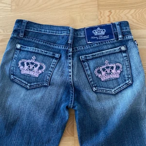 Viktoria Beckham jeans - Säljer dessa assnyga Viktoria Beckham jeans.  Säljer dem pågrund av att dem är för stora för mig. Betalar endast med Swish. 