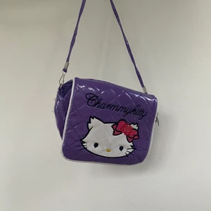 hello kitty väska - så söt hello kitty väska som tyvärr inte kommit till användning.