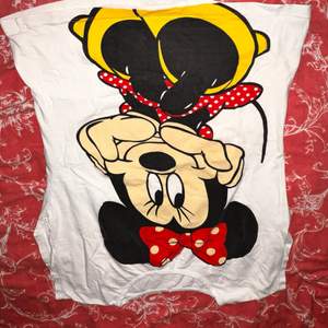 En minnie mouse t-shirt 