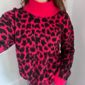 Tröja leopard!! - Säljer denna super coola tröja från nakd i leopardmönster❤️