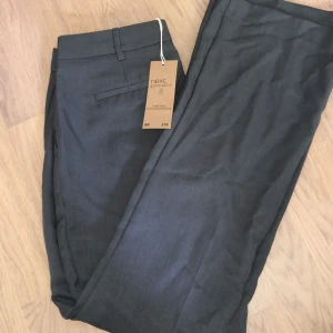 Kostymbyxor  - Aldrig använda. Skriv för fler bilder 