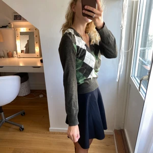 Stickad vintage tröja - Stickad tröja från United colors of benetton (köpt på Plick) i strl S. Färg brun/grön.  Kan mötas upp i Göteborg annars står köpare för frakt. 