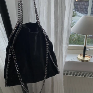 Väska - Säljer min superfina stella mccartney liknande väska, stl one size😍 Köparen står för frakten💗