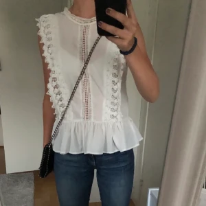 Superfin topp - Köpt på Plick, (lånade bilder, hör av dig om du vill ha fler).   Passar strl. XS, säljes då jag ej får användning för den.  Köpare står för frakt ca. 60 kr