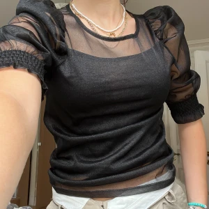 Meshtopp - Söt meshtopp som ej kommer till användning. Passar perfekt över t.ex linne eller bralette💓