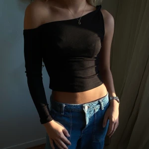 Tröja - Svart tröja i skönt t-shirt material. Oanvänd från Cider. Storlek S