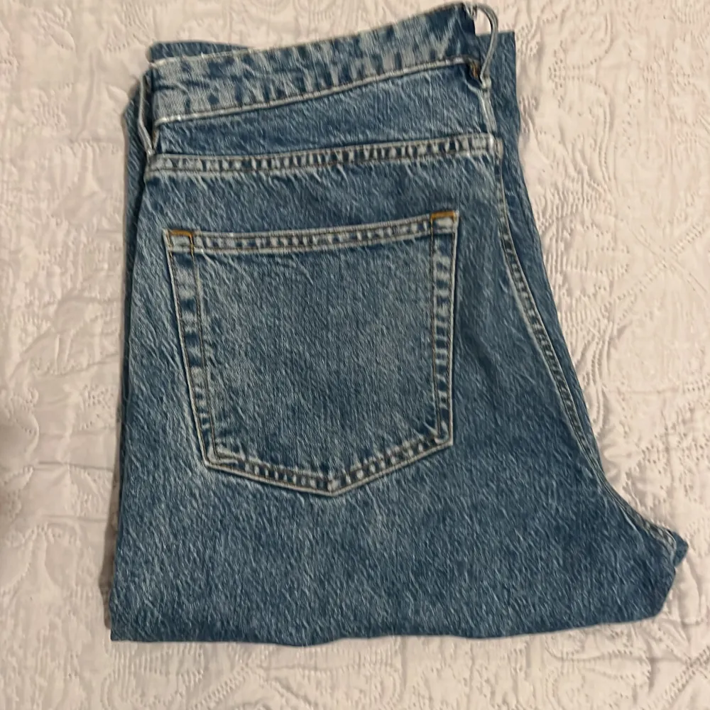 Jag säljer mina KARVE jeans loose fit för 600kr eller högst bjudande (nypris 1100kr). Kan gå ner i pris vid snabb affär . Jeans & Byxor.