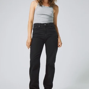 Voyage high straight jeans - Weekday jeans i storlek 29/32. Endast använda ett fåtal gånger. Mycket bra skick