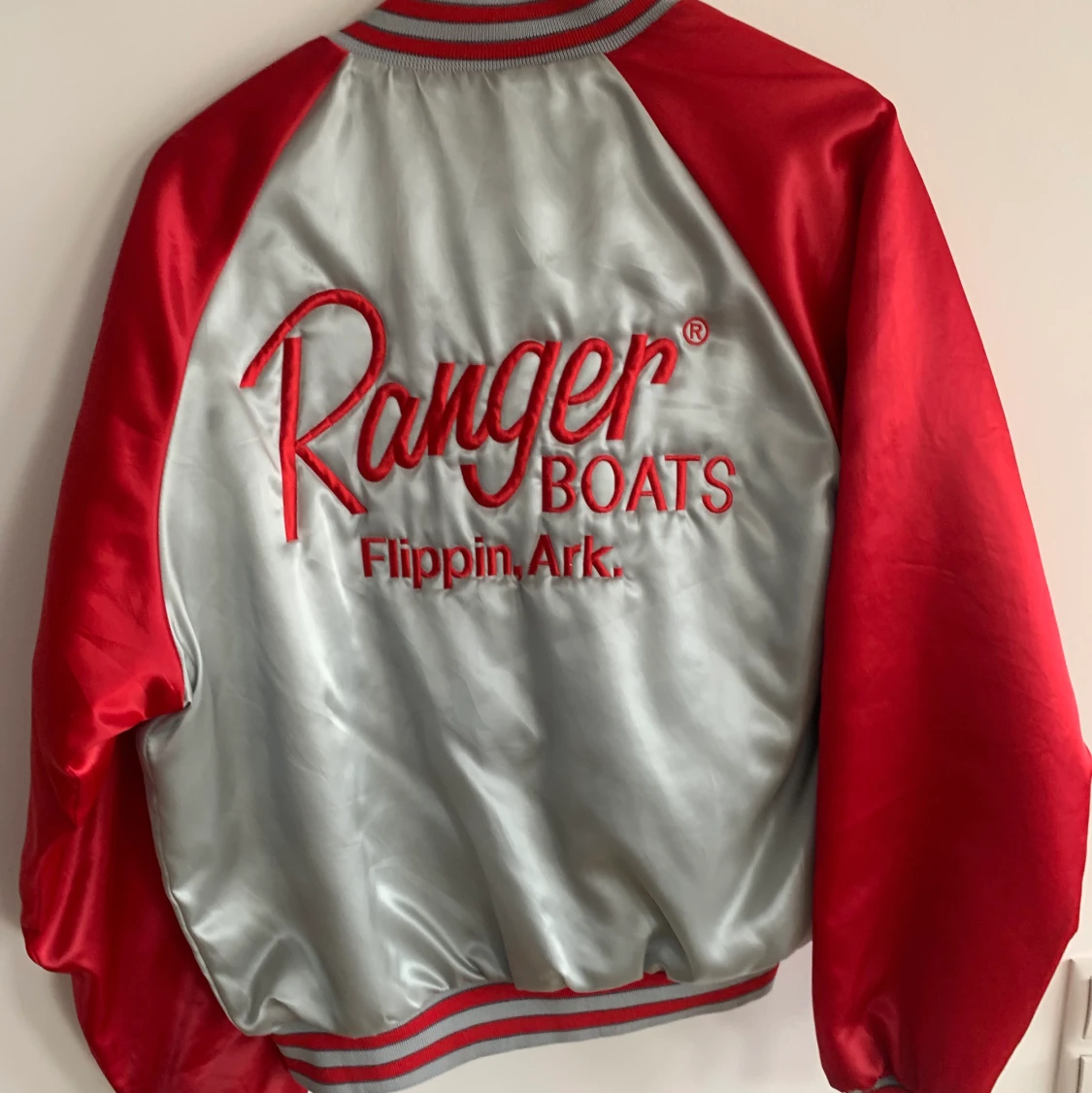 Röd & silvrig secondhand jacka - 90