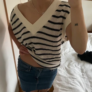 Zara väst - Randig stickad väst från zara, storlek S! Använd fåtal gånger💓