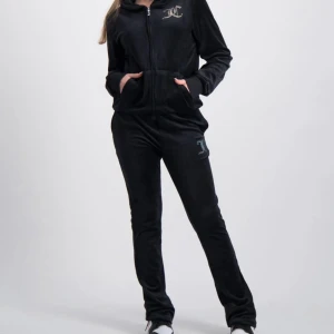 Juicy couture dress - Har inte använt så många gånger så den är i bra skick. Nypris ligger runt 1600 på hela setet