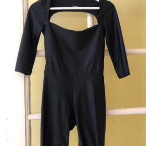 Manola body black - Fin manola-body stl xs/s. Använd 2-3 gånger. Mycket bra skick.