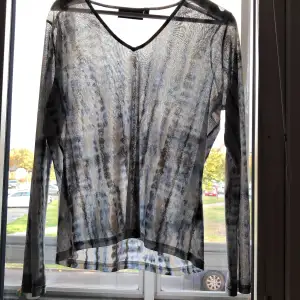 Hej! Säljer en rolig mesh tröja som jag inte längre använder. Skriv om du är intresserad o ge pris förslag :) 