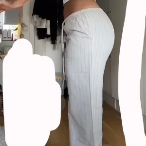 Linnebyxor  - Säljer dessa podplära linnebyxor. Använt fåtal gånger och är som nya! (Lånade bilder)