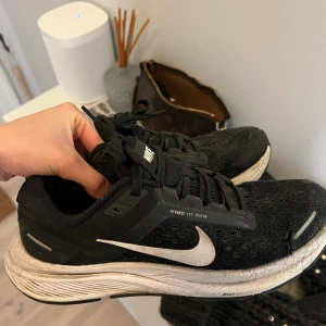 NIKE SKOR - Säljer mina Nike skor. 