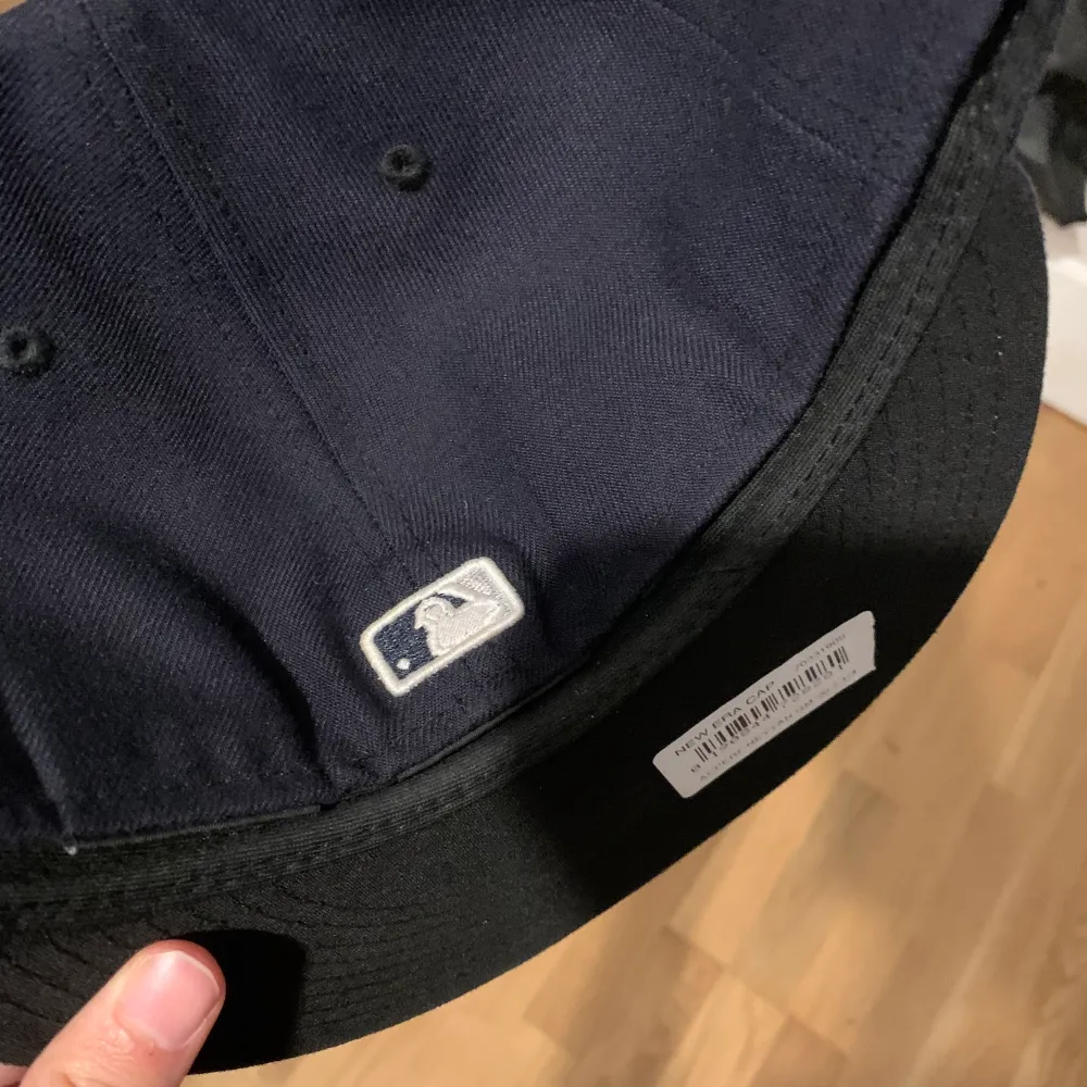 59fifty navy blue keps oanvänd 300kr. Accessoarer.