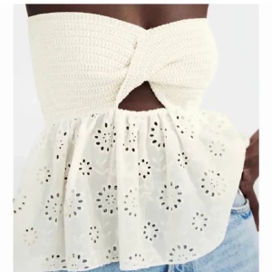 Zara topp  - Säljer denna söta topp från zara som aldrig är använd! Köparen står för frakten🫶🏼