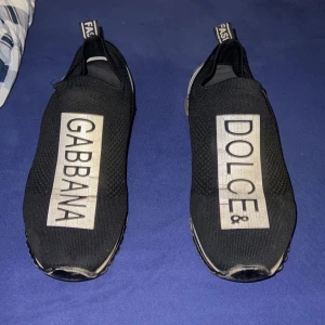 Dolce & gabana skor  - Rätt gamla men ändån i bra skick priset är it hugget i sten går o pruta  Strl 44