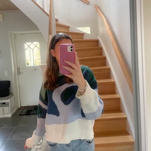 Cool tröja - Säljer denna jättefina skickade tröjan💕 Köparen står för frakt, skriv för fler bilder☺️