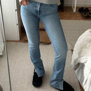 skitsnygga jeans med slits från lager 157, aldrig använda, storlek S