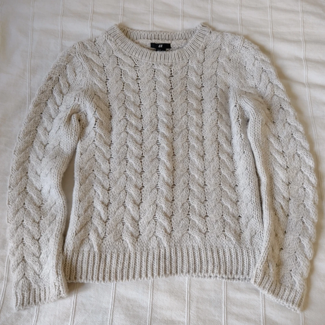 Vit/beige stickad tröja, storlek XS