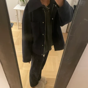 Jacka - Så snygg jacka!! Perfekt för hösten👌🏼👌🏼 ❌Högsta bud: 500kr❌