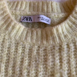 Stickad tröja  - Stickad tröja från zara 
