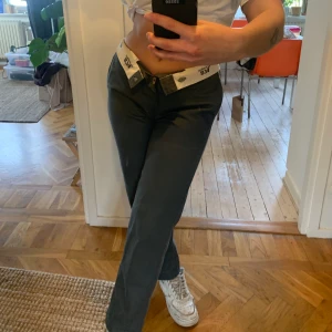 dickiesbyxor - perfekta dickiesbrallor som jag knappt använd då de är lite korta på mig :( de är köpta på tradera, har några få fläckar som knappt syns