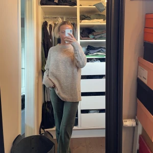 And other stories stickad tröja - Stickad tröja från and other stories, i storlek XS. TRYCK INTE PÅ KÖP NU🤍