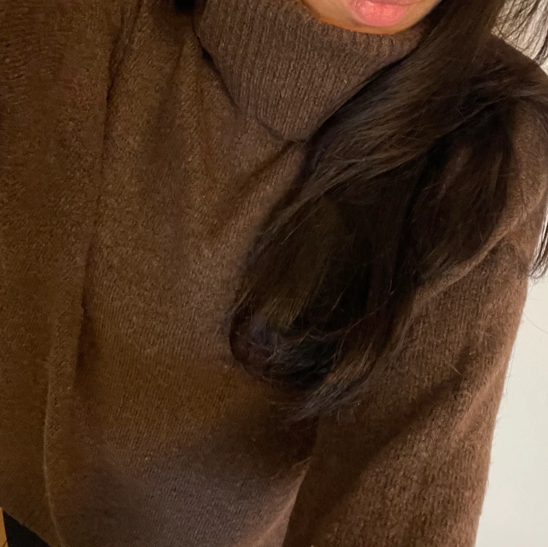 Brun stickad tröja  - 90