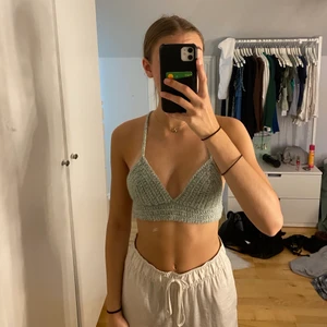 Grön virkad topp - Grön virkad topp som passar XS-S. 80kr+frakt, kolla gärna in det andra jag säljer!