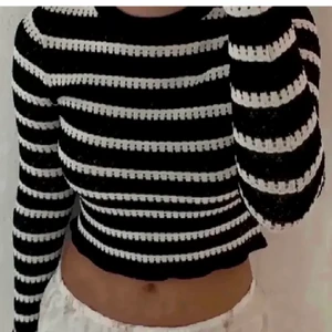 Populär zara tröja - Strl S, säljer då den inte kommer till användning längre!!