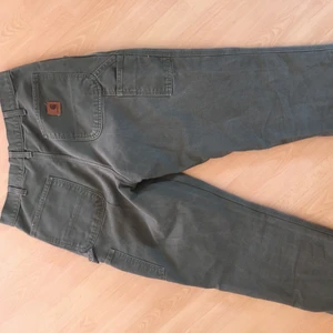 Carhartt byxor  - Gröna 32x32 hämtas i Lund eller skickas för 66kr