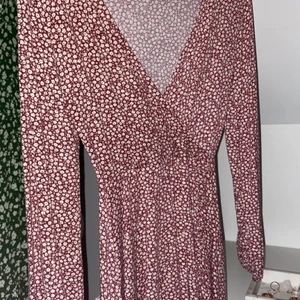 Klänning från Pull&bear - Oanvänd klänning då det inte är min stil längre och därför inte kommer till användning. Skriv privat för fler bilder😊