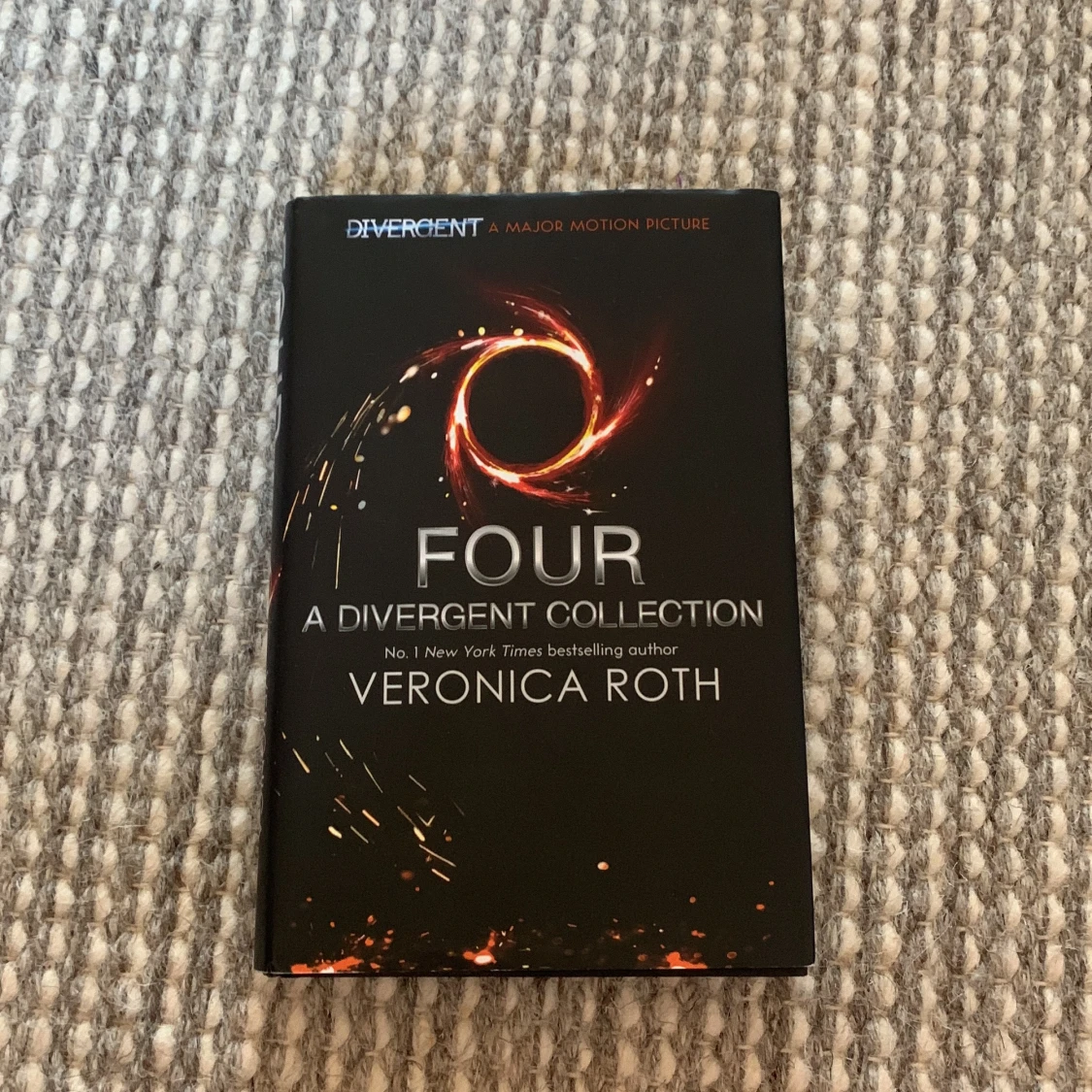 Four av Veronica Roth