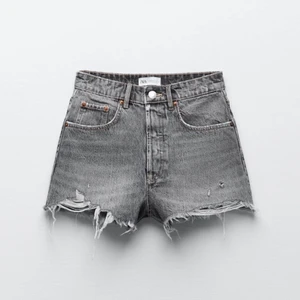 Zara jeansshorts - Gråa zara jeansshorts, slutsålda på hemsidan! Säljer då de är en aning för små💕