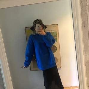 Gina tricot oversized sweatshirt i blå Storlek S men oversized 