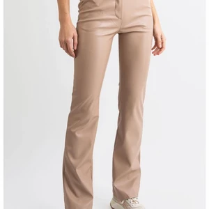 Madlady hunter skinnbyxor - Säljer dessa oanvända madlady hunter skinnbyxor. Helt oanvända med prislappen kvar