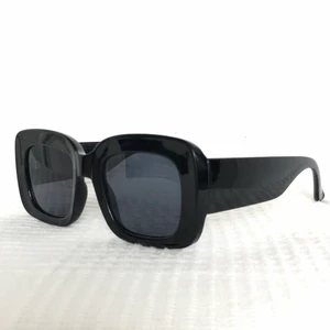 Solglasögon  - Feta solglasögon, fraktar eller möts i Fridhemsplan ⭐️❗️