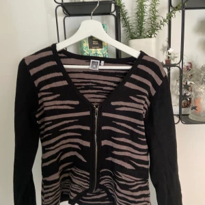 Uringad zip-up - Tjockare typ, sällan använd. 