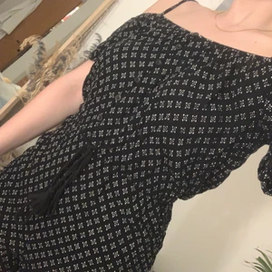 Playsuit - Supersöt playsuit som tyvärrr är för liten. Knappt använd 