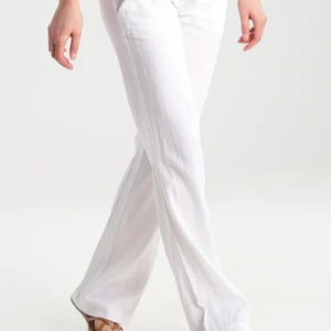 Roxy linnebyxor - Säljer dessa super fina roxy linnebyxorna helt nya säljer dom pga dom var för korta för mig då jag är 175 dom är väldigt fina nu till sommaren!