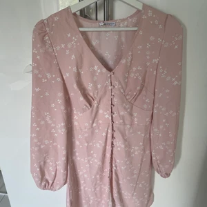 Klänning  - Jätte fin sommrig klänning från Nelly💕 