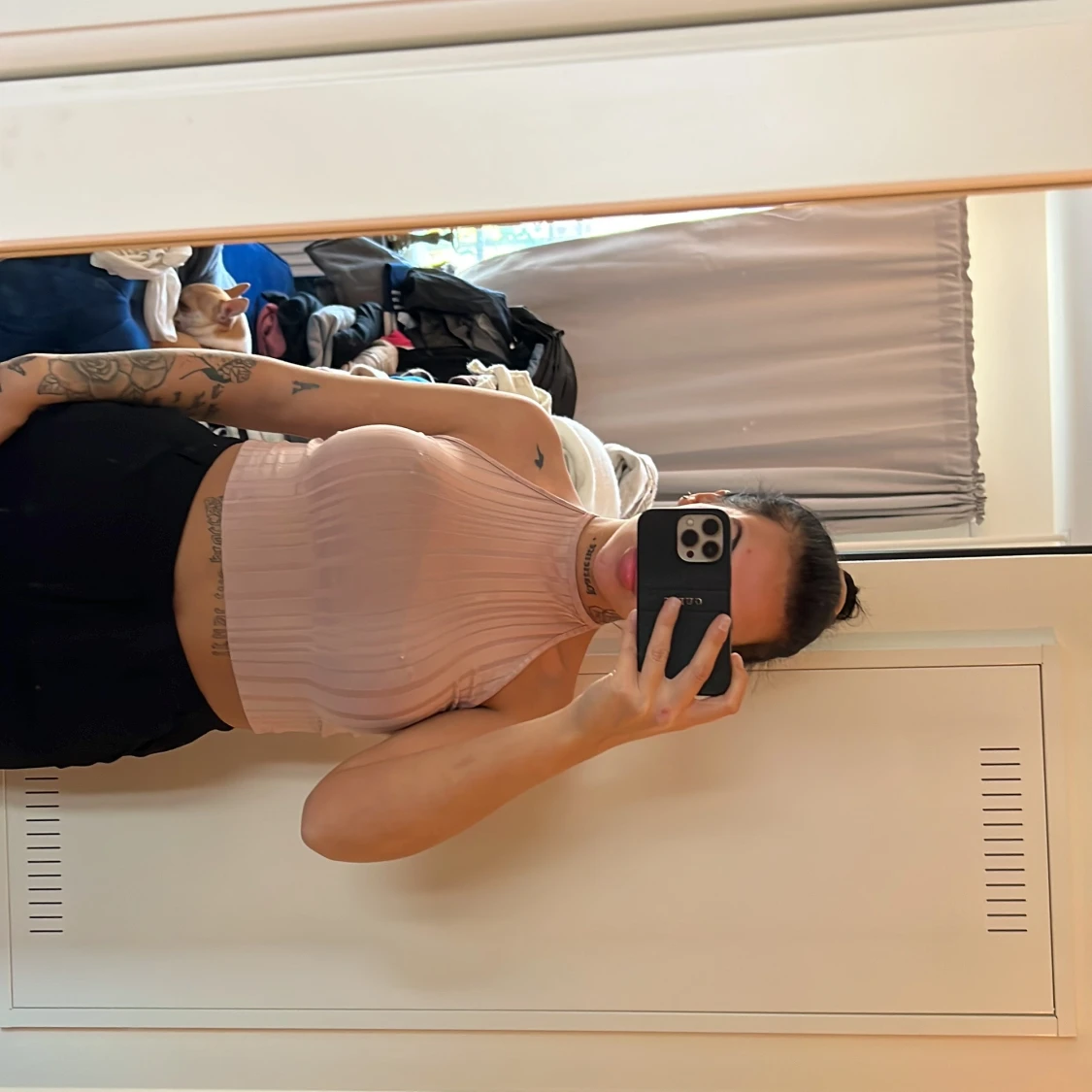 Topp med knytning runt halsen 