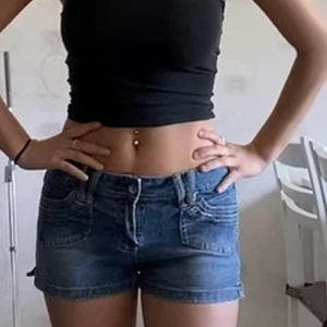 lågmidjade shorts  - säljer mina lågmidjade angels shorts, köpta i usa för 450kr säljer för 200kr😇💕storlek S