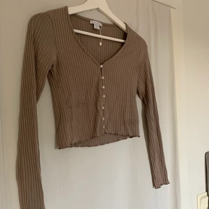 Topp - Söt beige topp från newyorker  Fint skick (Kan frakta och mötas upp)
