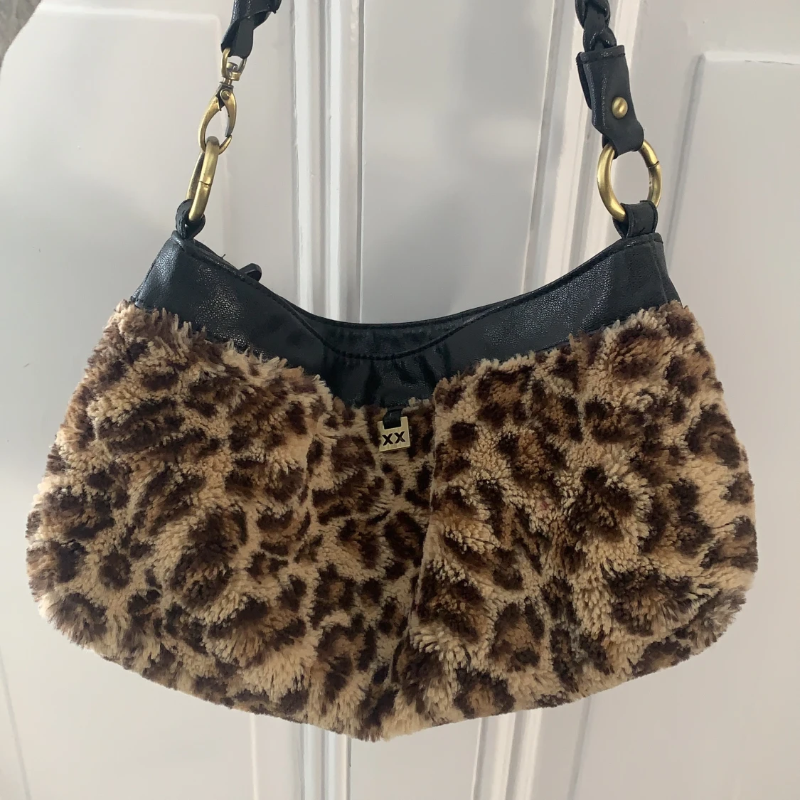 Leopardmönstrad miniväska!