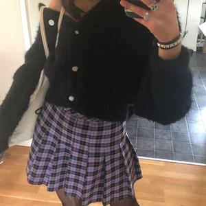 Rutig kjol - Super bra skick 💜 Köparen står för frakten - 66kr. 